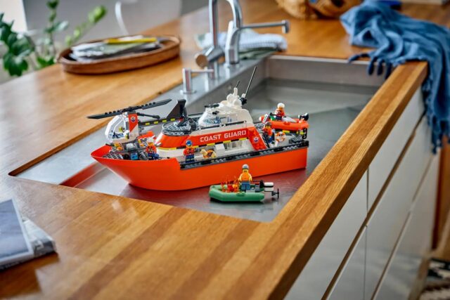 LEGO CITY 60504 Coast Guard Rescue Boat and Helicopter - imagine 10