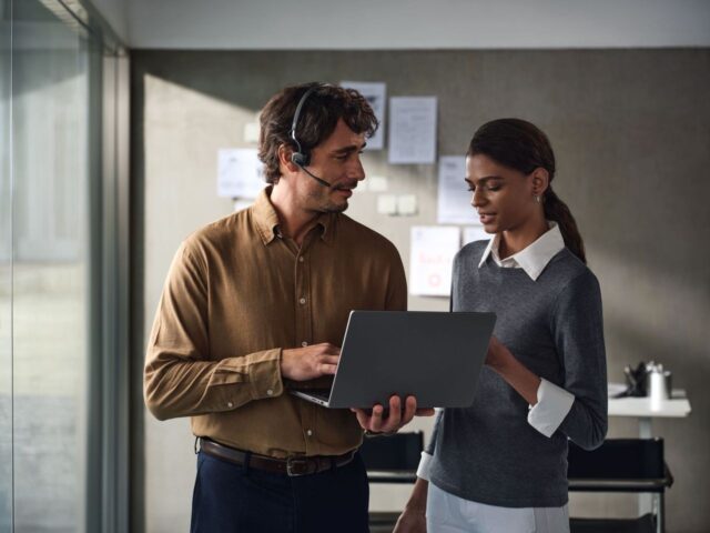 SHOKZ OpenMeet UC Wireless Bluetooth Bone Conduction Videoconferencing Headset with USB-A adapter - imagine 10