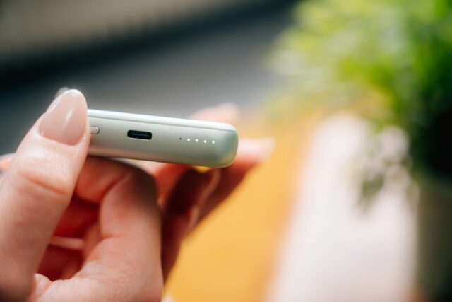 Verbatim Charge 'n' Go Magnetic Wireless Power Bank 10000mAh Green - imagine 7