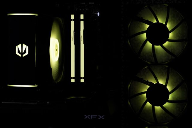 Actina 5901443413806 PC AMD Ryzen™ 7 8700F 32 GB DDR5-SDRAM 1 TB SSD AMD Radeon RX 7700 XT Midi Tower Black - imagine 9