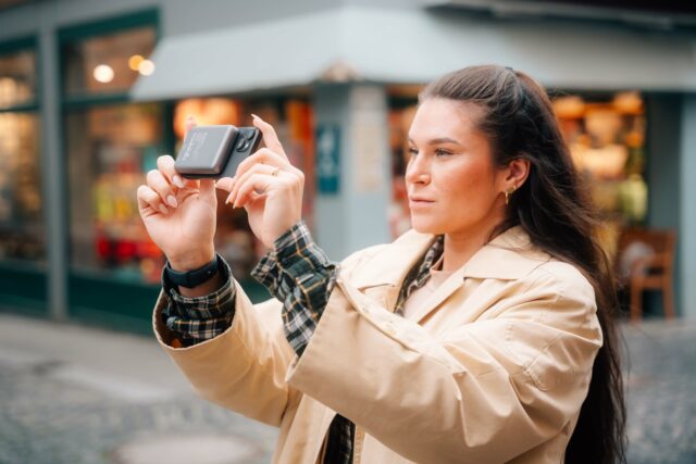 Verbatim Charge 'n' Go Magnetic Wireless Power Bank 10000mAh Grey - imagine 8