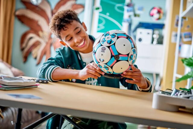 LEGO EDITIONS 43019 Soccer Ball - imagine 6