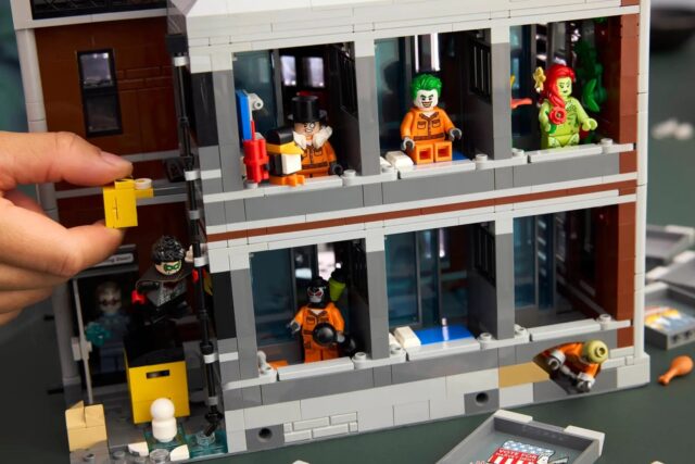 LEGO BATMAN 76300 Arkham Asylum - imagine 6