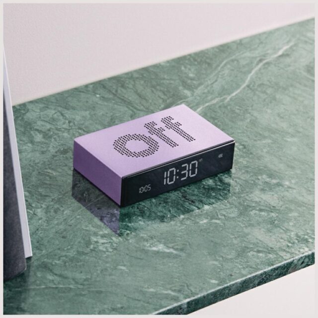 Lexon Flip Premium Reversible Alarm Clock purple LR152LL - imagine 7