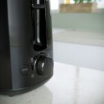 Philips Daily Collection HD2583/90 Toaster 600 W Black - imagine 4