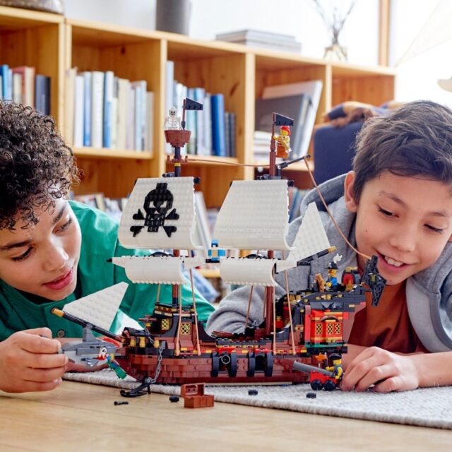 LEGO Creator 31109 Pirate Ship - imagine 4