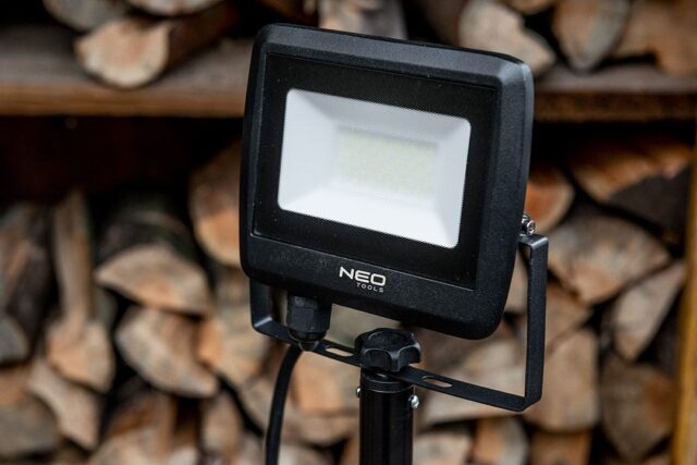 NEO tools 99-059 floodlight - imagine 4