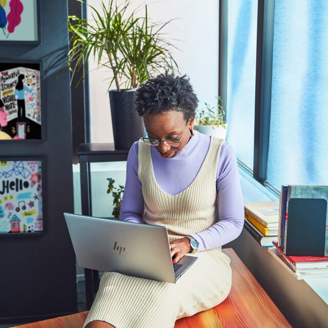 HP ZBook Firefly G11 Intel Core Ultra 5 135H Mobile workstation 35.6 cm (14 ) WUXGA 16 GB DDR5-SDRAM 1 TB SSD NVIDIA RTX A500 Wi-Fi 6E (802.11ax) Windows 11 Pro AI Workstation  AI PC Grey - imagine 7